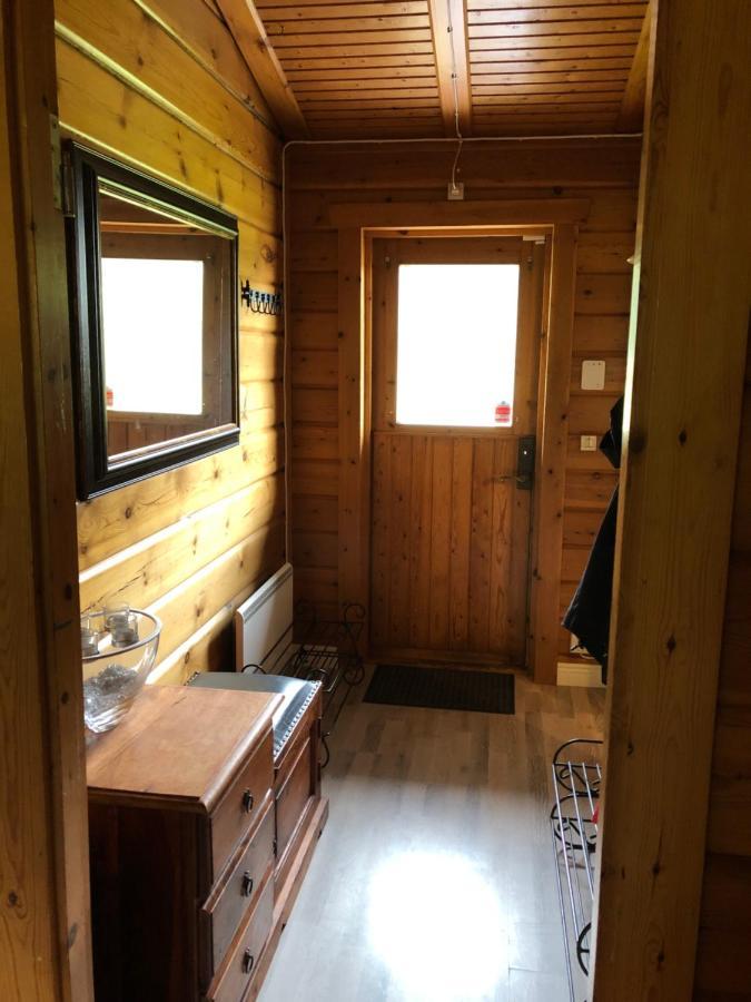 Mysig Timmerstuga Med Braskamin Naera Hovfjaellet Torsby Exterior foto