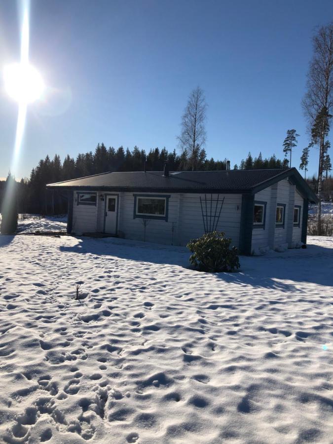 Mysig Timmerstuga Med Braskamin Naera Hovfjaellet Torsby Exterior foto