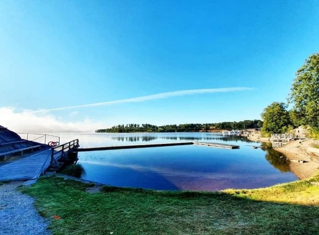 Mysig Timmerstuga Med Braskamin Naera Hovfjaellet Torsby Exterior foto