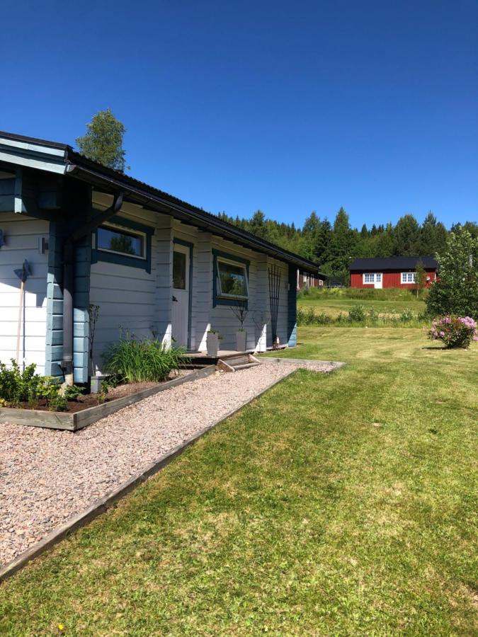 Mysig Timmerstuga Med Braskamin Naera Hovfjaellet Torsby Exterior foto